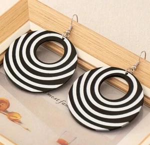 Mod Black & White Circle Earrings - Picture 1 of 3