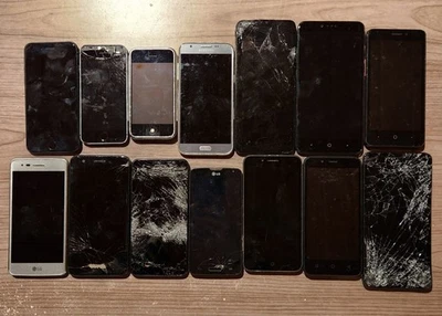 Lot Of 14 Cell Phones for Parts Apple, iPhone, Samsung, LG, Etc. - Image 1 of 2
