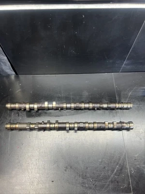 Juego de 2 árboles de levas usados 01-05 Lexus IS300 Stock admisión y escape originales VVTi Foto 1 de 4