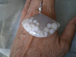 Sakura Agate fan shaped pendant, 121.95 carats, 0.41 grams 925 Sterling Silver - Picture 1 of 10