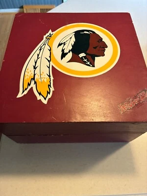 Lavadora de madera maciza Washington Redskins juego de césped (lavadoras y bolsas) 13x13 pulgadas cuadradas Foto 1 de 4