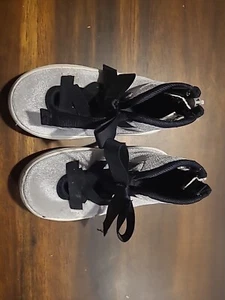Carter Gray Black Bow Size 5 Slip On Zip Up Shoes - Picture 1 of 4