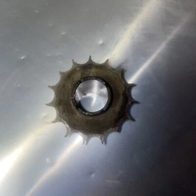 Bicicleta Honda CT110 Trail 110 Postie 1983 piñón de tracción delantera 15T 1981-1986 OEM Foto 1 de 3