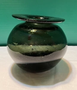 Art Glass Green Hand Blown Squat Bulbus/Squat Vase Thick and Heavy Bubbles VTG - Picture 1 of 12