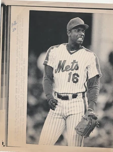 Dwight Doc Gooden Press Photo NY Mets Pitcher May 1988 vs Giants AP Wire Photo - Picture 1 of 2