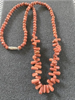  Collar vintage con cuentas de piedra dorada marrón hecho a mano broche de barril  Foto 1 de 4