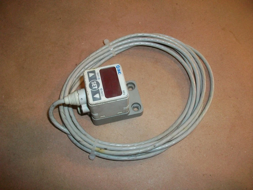 SMC Digital Pressure Sensor ISE40-C4-62L - Image 1 of 1