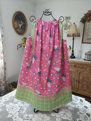 BONITO Vestido Funda de Almohada Hecho a Mano con LINDO CERDO Estampado Tela de Algodón Talla 4 a 5, NUEVO Foto 1 de 4