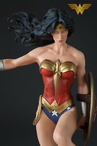 EXCLUSIVE DC Comics Wonder Woman Premium Format Statue by Sideshow Collectibles
