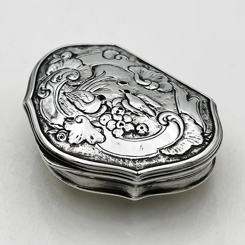 SNUFF BOX STERLING SILVER GEORGE II London 1739 (possibly Robert Collier) Cover