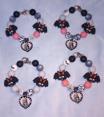 Pulsera Beetlejuice Bats Halloween Silicona Cuentas Hecha a Mano Negro Rosa Blanco... Foto 1 de 4