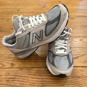 New Balance Gris Blanco 8.5 D Zapatillas bajas con cordones para hombre Malla Gamuza M990GL5 990V5 - Imagen 1 de 14