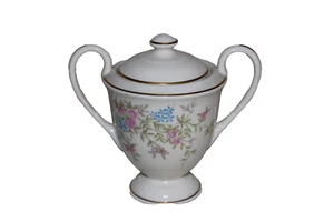 VINTAGE PORCELAIN PEDESTAL SUGAR BOWL WHITE PASTEL FLORAL GOLD TRIM 2 HANDLE LID - Imagen 1 de 6