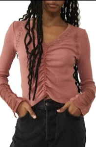 $98 - Top FREE PEOPLE Wear Me Out Mangas de Encaje Fruncido en Rosa Humo Talla XL - Imagen 1 de 3