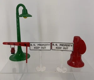 Marx Train Accessories Lot Rail Road Crossing Barrier, Street Lamp Keep Out Sign - Picture 1 of 8