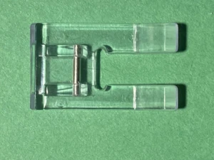 Piedino pressa ricamo punta aperta a scatto macchina da cucire Pfaff per molti modelli - Foto 1 di 4