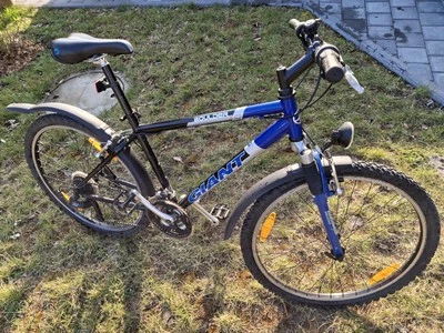 GIANT BOULDER Mountainbike 26 Zoll mit kleinen Rahmen für Kinder ab 12 Jahren - Bild 1 von 4