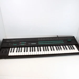 Yamaha DX7 Digital FM Synthesizer Vintage 61-Key 1983 Model w/ Voice ROM - Bild 1 von 9