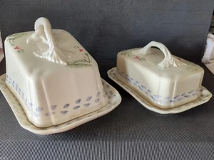 VINTAGE * ROYAL WINTON * MATCHING PAIR FLOWER DESIGN CHEESE & BUTTER DISHES - Foto 1 di 9