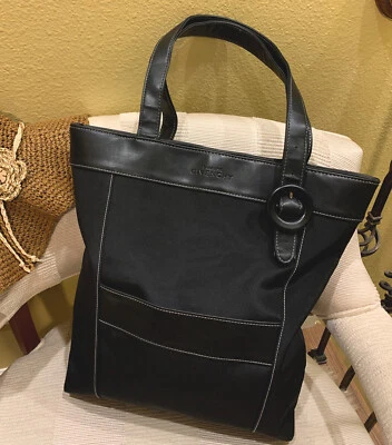 Hermosa bolsa de mano grande Givenchy negra delgada de perfume con bolsillo exterior ~ ¡USADA EN EXCELENTE ESTADO! Foto 1 de 4