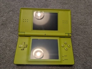 Consola Nintendo DS Lite verde lima PAL UK con cargador - Imagen 1 de 5