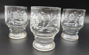 Footed Juice Glasses Etched Cornflower Design Set Of 3 Mid Century Vintage 6oz - Picture 1 of 7