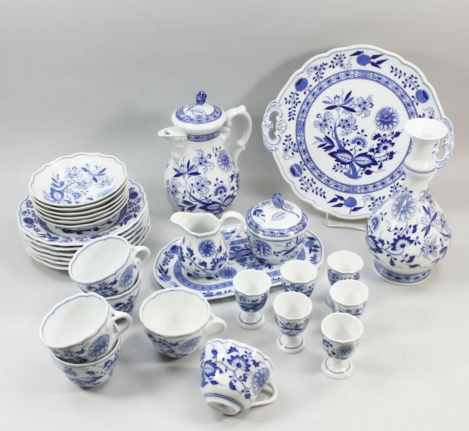 Hutschenreuther Maria Theresia 30-tlg. Kaffeeservice Zwiebelmuster  - Bild 1 von 1