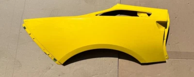 Оригинальная четверть панели для правостороннего пассажира Chevrolet Corvette C7 Coupe 2014–2019 годов выпуска 84453011 - Изображение 1 из 3