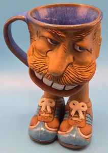 Tazza Ugly Face Studio Pottery 5,5" con scarpe da tennis Alan & Anita Yarmark A&A - Foto 1 di 12