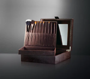100% COLECCIÓN DE 10 PINCELES LAURA MERCIER en madera WENGE con tocador y caja de joyas - Imagen 1 de 1