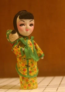 Bambola vintage asiatica Peg con bambino dipinta a mano a mano Taiwan ROC originale - Foto 1 di 11