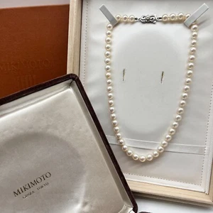 MIKIMOTO Akoya Pearl Necklace –7.0–7.5mm (0.28–0.30in) – 42cm (16.5in) Silver - Picture 1 of 9