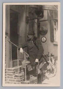 Jäger mit Gewehr Schießscheibe Schützenscheibe Fahrrad - Altes Foto - Picture 1 of 2