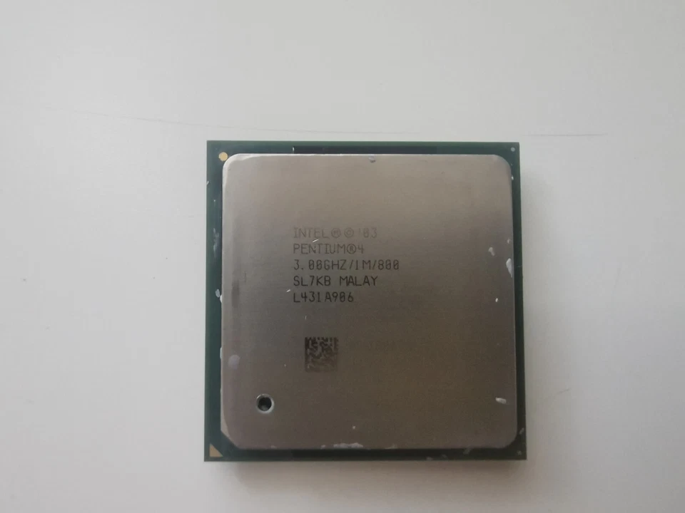 Processore Intel Pentium IV 3 GHZ - ( SL7KB ) - Immagine 1 di 1