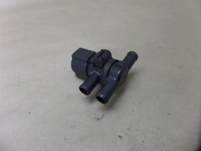 2015 YAMAHA FJ09 PCV VALVE - Image 1 of 3