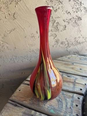 "Jarrón retro Pier 1 rojo de vidrio soplado con remolinos amarillos verdes y negros 14,5""" Foto 1 de 4