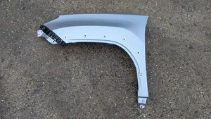 TOYOTA YARIS CROSS XP210 2020-2024 KOTFLÜGEL LINKS BEIFAHRERSEITE SILBER - Bild 1 von 10
