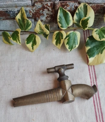 ANCIEN GROS ROBINET EN BRONZE FONTAINE EAU - Photo 1/3