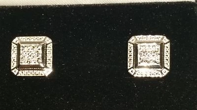 Pendientes cuadrados en capas de diamantes de plata de ley Kay Jewelers. Foto 1 de 4