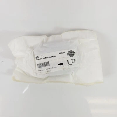Harley-Davidson 2015-Up Softail Lower Right Hand Switch Housing Black 72923-11 - Image 1 of 3