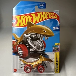 Hot Wheels Shark Bite Gold Mega Bite 2023 - Picture 1 of 9
