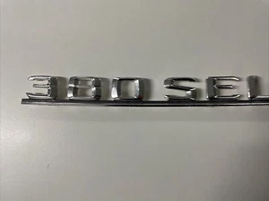 Genuine Mercedes 380SEL boot badge, emblem 126 817 0415 - Picture 1 of 8