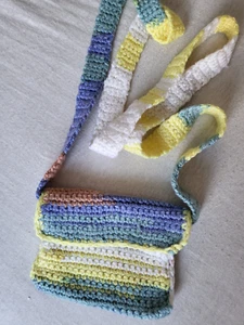 HANDARBEIT .. selbstgehäkelte kleine Umhängetasche - Bild 1 von 3