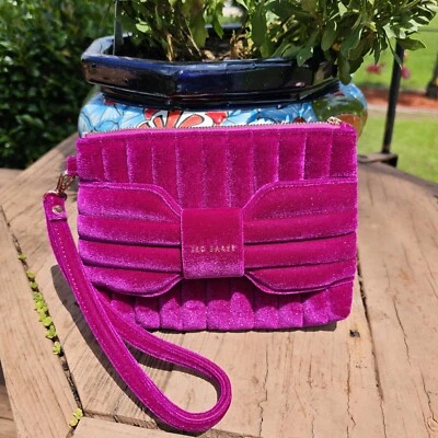 Ted Baker - JUNIE - Bolso sin asas/bolsa de terciopelo acolchado con lazo - Rosa intenso - Nuevo con etiquetas - $99^^ Foto 1 de 4