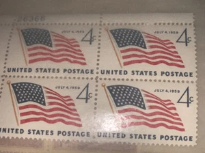 US STAMP 4 CENT VINTAGE NEVER HINGED - BLOCK OF 4 -  US FLAG JULY4, 1959 # 26366 - Picture 1 of 4