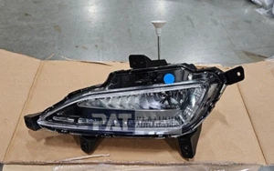 GENUINE HYUNDAI TUCSON 2016-2018 FOG LAMP ASSY RH=PASSENGER SIDE, 92202-D3100 - Picture 1 of 2