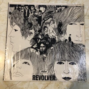 The Beatles - Revolver LP - - Capitol ST-2576 -Low VG+ Vinyl/VG +Cover (Shrink) - Picture 1 of 5