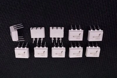 Lote de 10 OPTOACOPLADORES MOC3010M Fairchild Triac 4170 Vrms 1 canal 6-DIP orificio pasante Foto 1 de 4