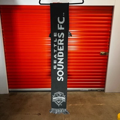Черно-белый шарф Seattle Sounders FC — официальный трикотаж футбольных болельщиков MLS - Изображение 1 из 2