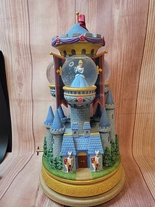 Disney Prinzessin Schloss Balkone musikalische Schneekugel Cinderella Belle Schönheit - Bild 1 von 7